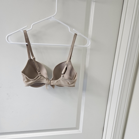 On Gossamer Nude T-Shirt Bra in Light Beige - Picture 2 of 4